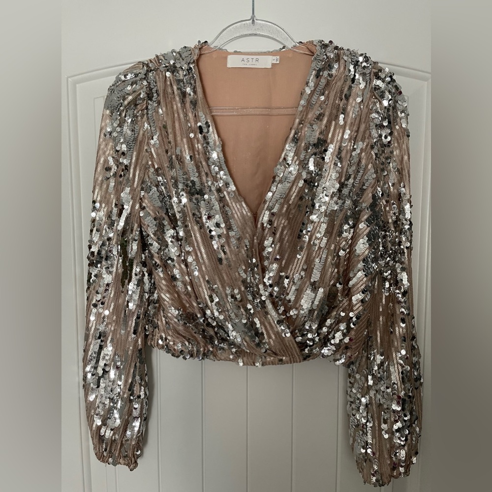 Very chique top, perfect for the Holidays